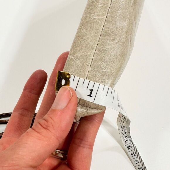 Hobo taupe leather wristlet purse with long crossbody strap - Picture 13 of 13